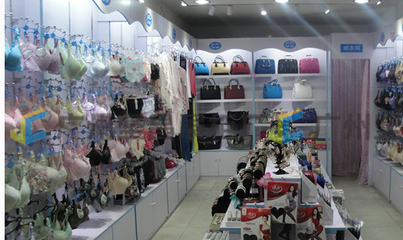 服装内衣展柜效果图解析 乌鲁木齐批发市场的装修新趋势